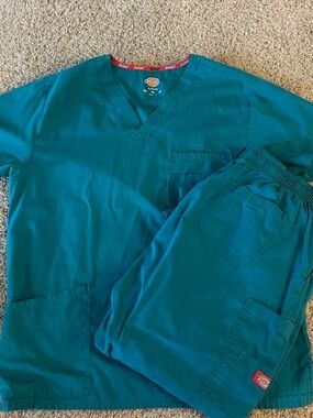 Men scrub set